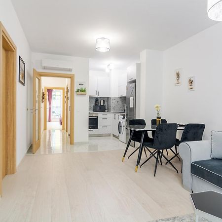 Paris Luxury Top Centre 2Bdr Apt W Work Desk And Wifi Near Nevsky Cathedral Sofia Exterior photo